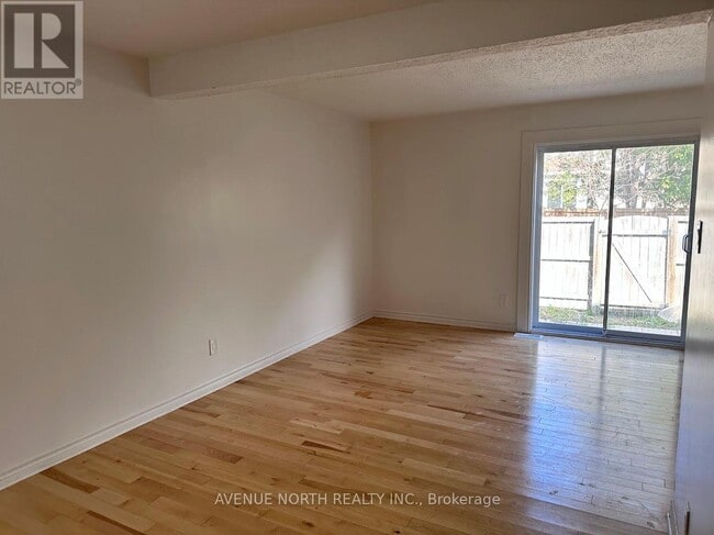 Photo - 1460 Foxwell St