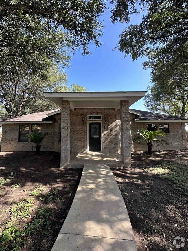 Building Photo - 125 S Bluebonnet Dr Rental