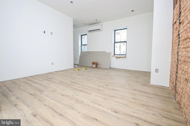 Building Photo - 3945 Lancaster Ave Rental