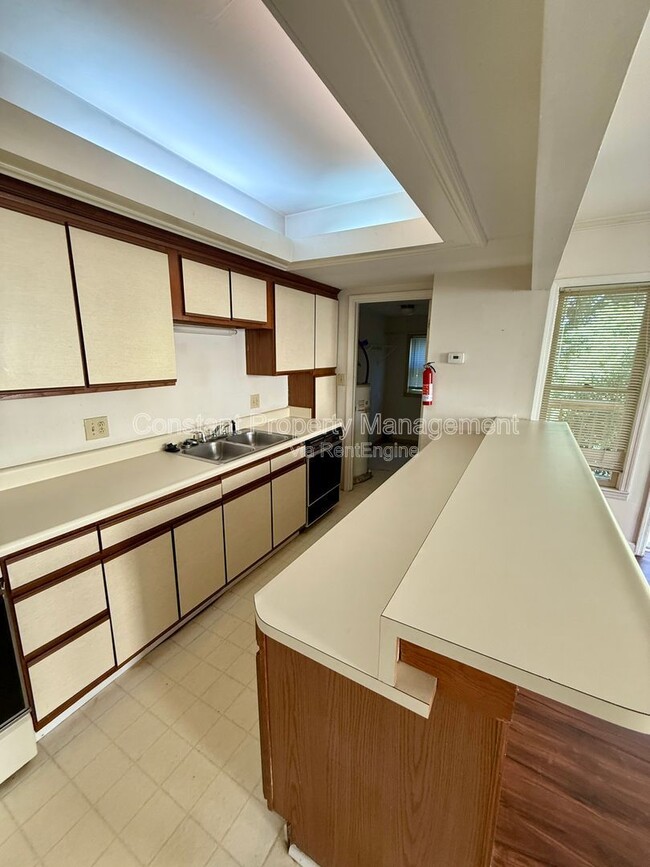 Photo - 1031 Bond St Unit 3