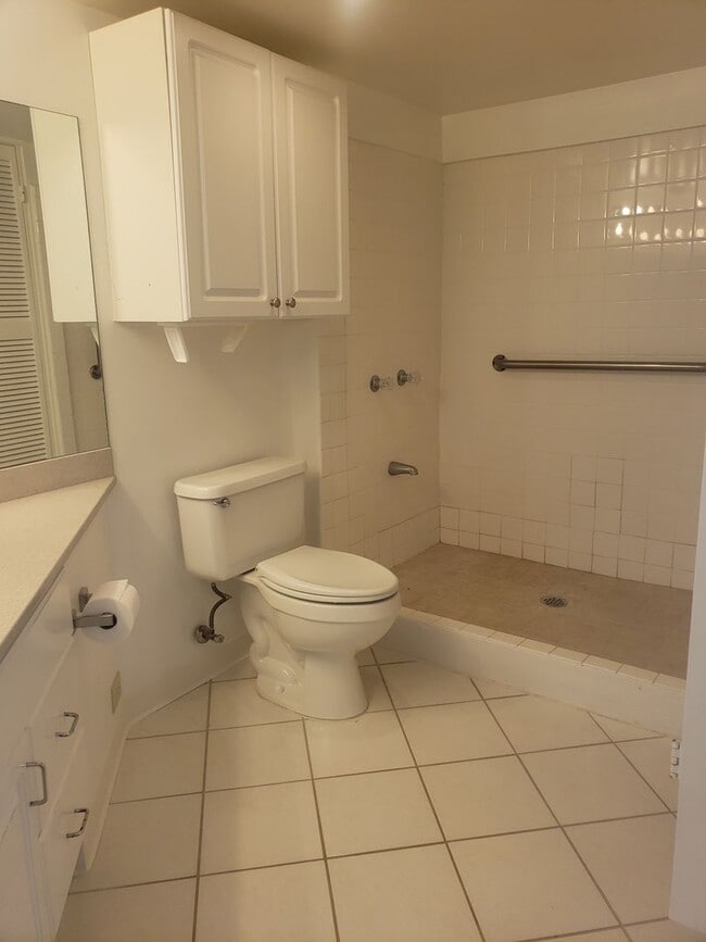 Photo - Must see One Kalakaua Unit Unit 1214