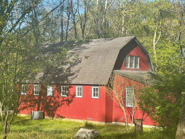 Photo - 300 Chestnut Hill Rd