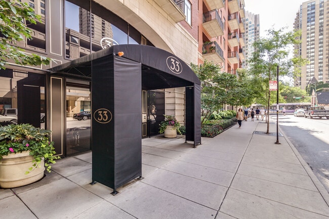 Photo - 33 W Huron St Unit 305