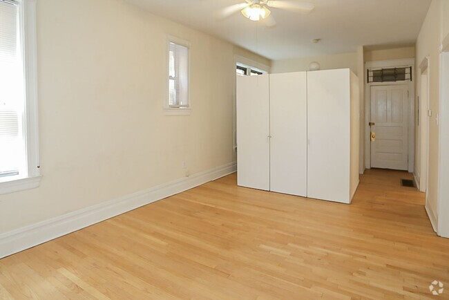 Building Photo - 3525 N Wilton Ave Unit 2R Rental