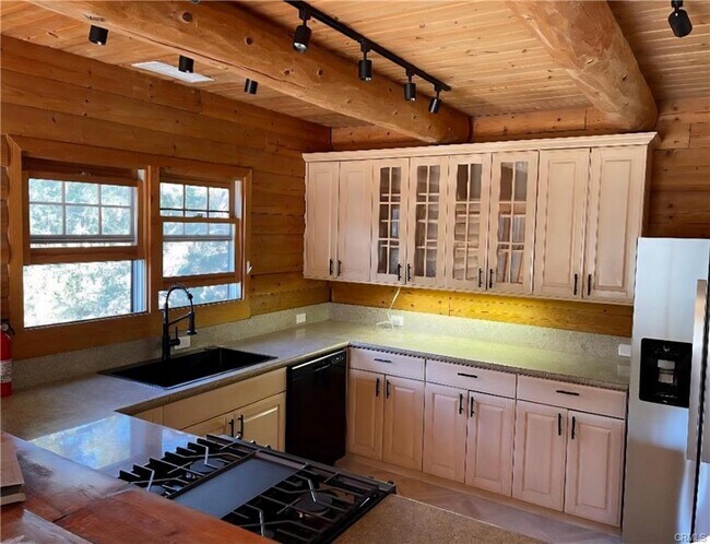 Photo - 373 Loftyhill Dr
