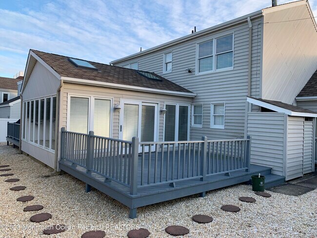 Photo - 107 Carlton Pl