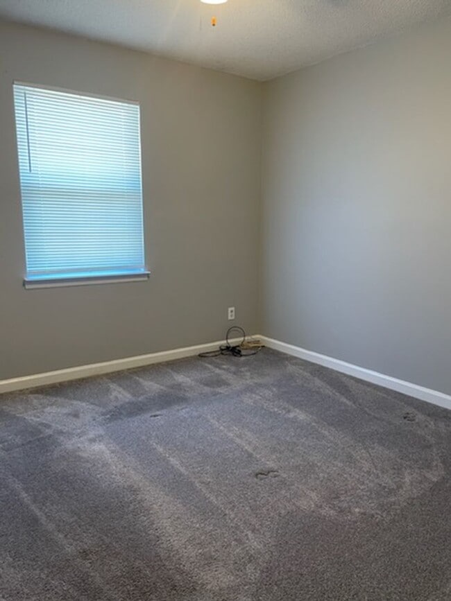 Photo - MOUSE CREEK RD 5725/5727 Unit 5725