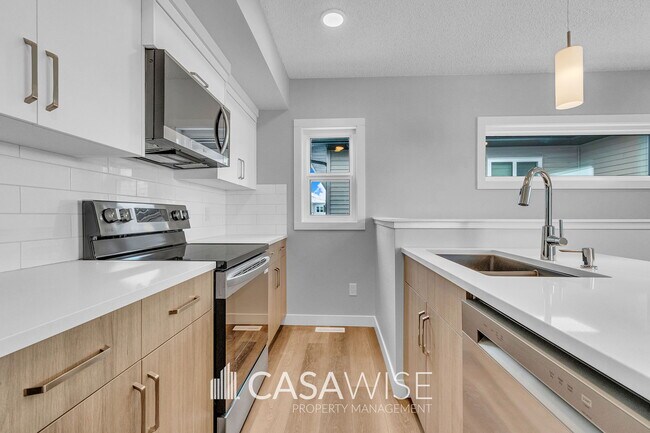 Photo - 1057 Berg Pl