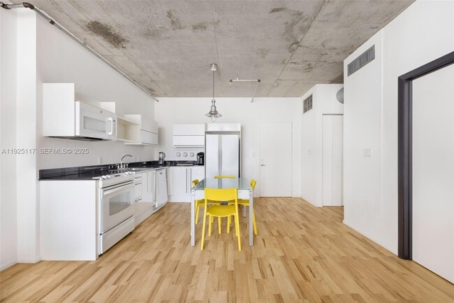 Photo - 690 SW 1st Ct Unidad 1830