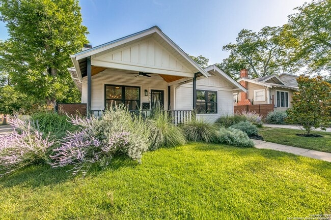 Photo - 627 W Lynwood Ave
