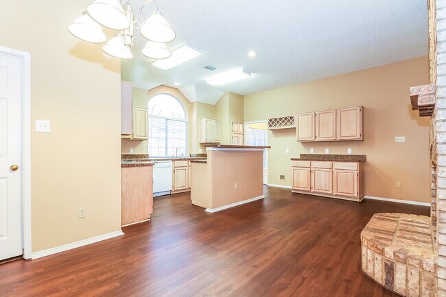 Photo - 713 Claire View Dr