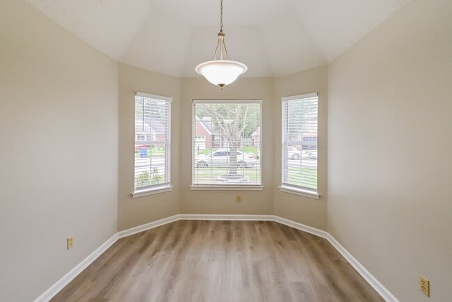 8262 Regal Bend Dr