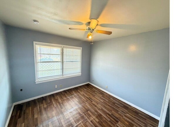 Photo - 301 Charles Ln