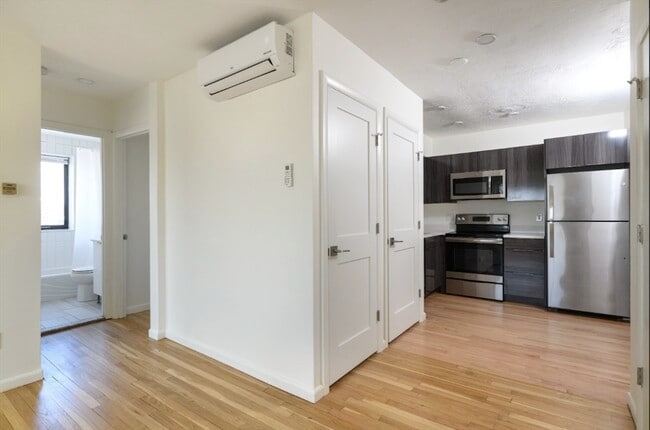 Building Photo - 48 Parker Hill Ave Unit 10