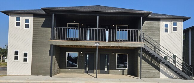 2343 N Thompkins Ave