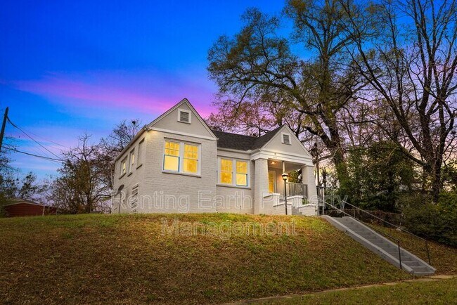 Building Photo - 612 12th St W