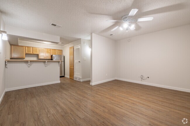 2BD, 1BA - 820SF - Sala de estar - Bouldin Creek Apartments