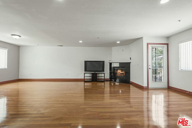 Photo - 1559 W 207th St Unidad 2