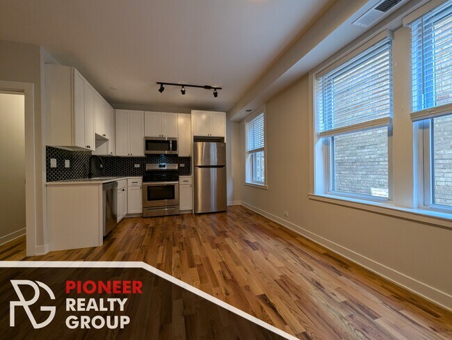 Building Photo - 648 W Wrightwood Ave Unit 3 Rental