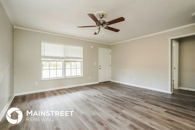 Photo - 5009 2nd St W