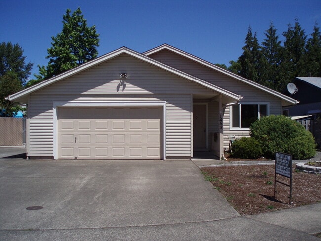 Building Photo - 3Bd/2Ba Single Story House - Available Soon!