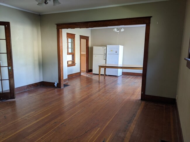 Photo - 1055 E Isaacs Ave