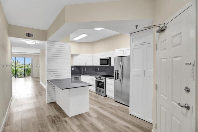 Building Photo - 8816 Collins Ave Unit 205 Rental