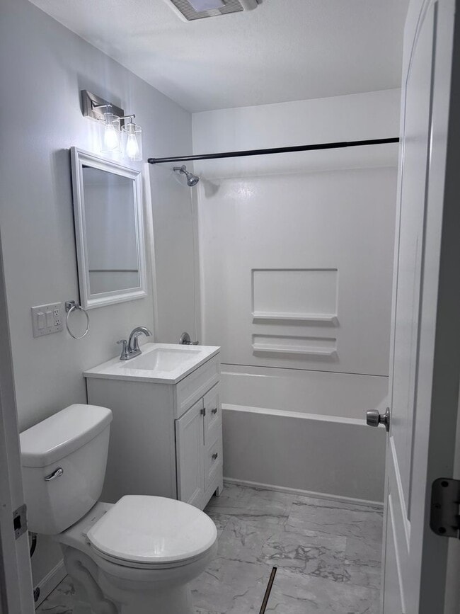 Photo - 101 C St Unit B(downstairs)