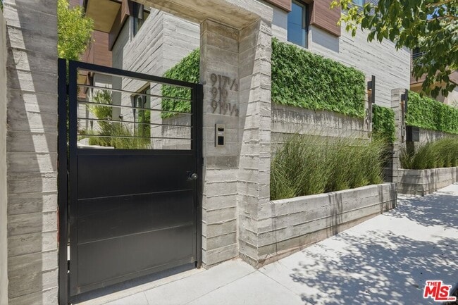 Photo - 917 Hilldale Ave