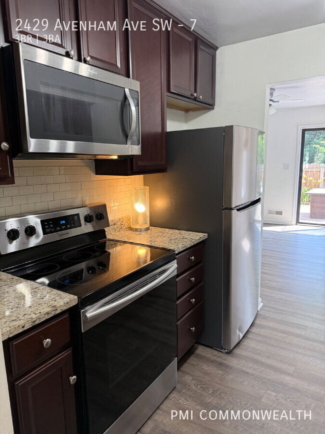 Photo - 2429 Avenham Ave SW Unit 7