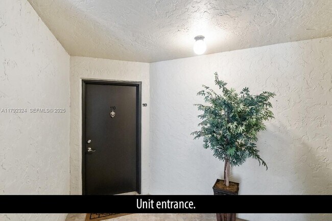 Photo - 825 Egret Cir Unidad 110