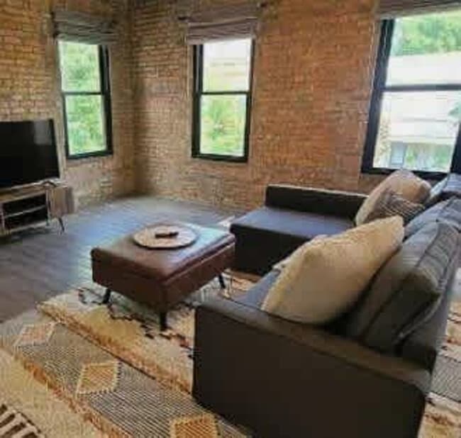 Building Photo - 59 E Russell St Rental