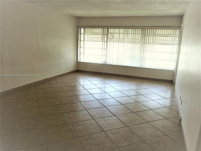Photo - 16701 NE 14th Ave Unidad 206