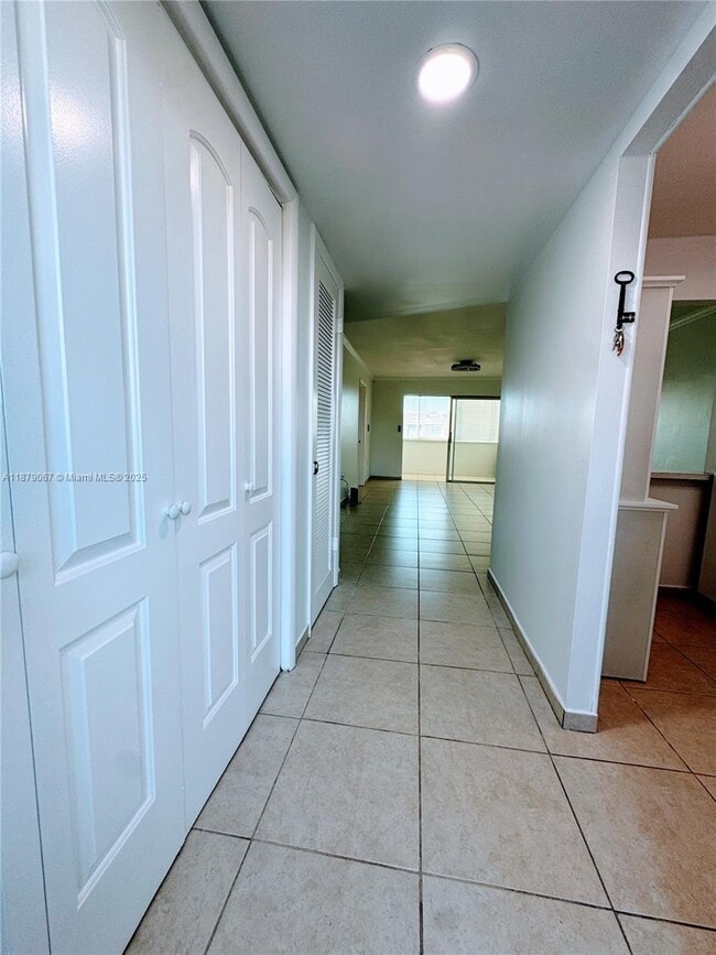 Building Photo - 8110 Sunrise Lakes Blvd Unit 303