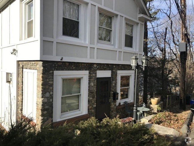 Building Photo - 20 Ridge Rd Rental