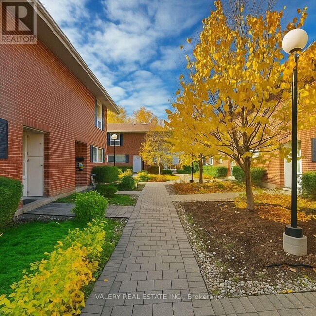 Photo - 25 Romfield Circuit