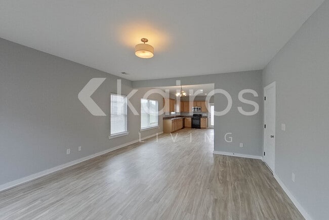 520 White Oak Cir