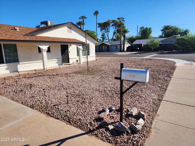 Photo - 630 E Julie Dr