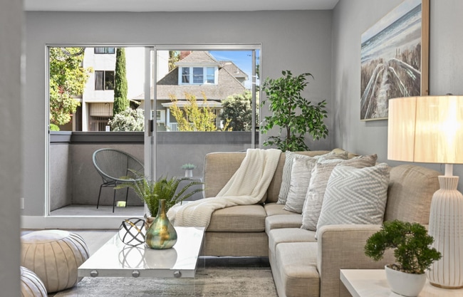 Building Photo - 407 Orange St Unit 310