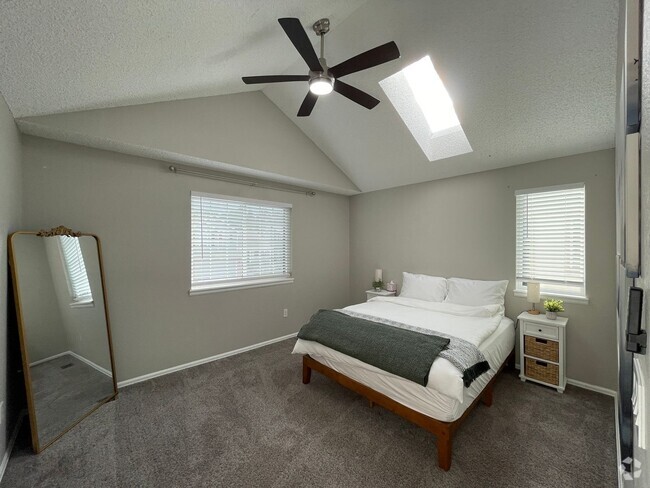 Building Photo - Northridge Dr Unit Rm A (Master Bedroom) Rental