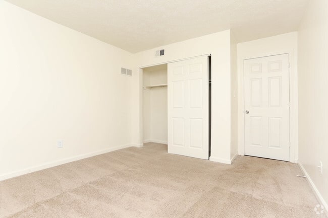 2BR, 2BA - 936 SF - Bedroom