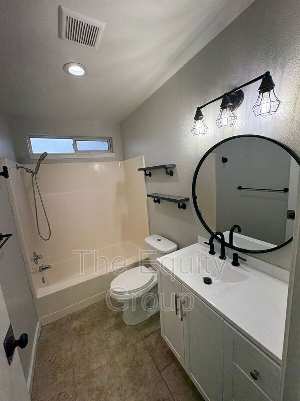 Photo - 1937 Chinowth St