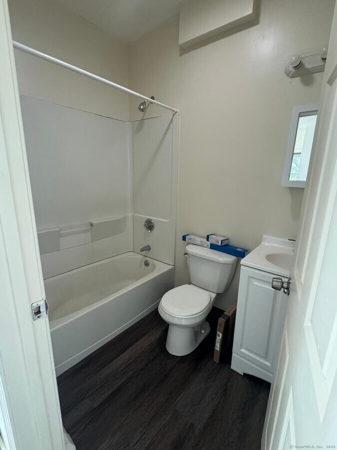 Photo - 1057 E Main St