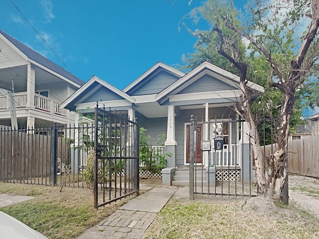 Building Photo - 1606 Ruthven St Rental