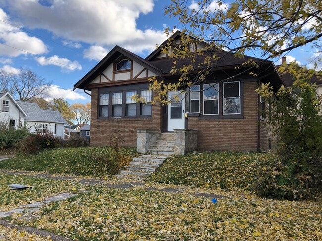 Building Photo - 3 bedroom home