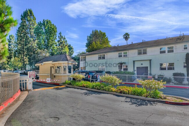 Photo - 5835 Bowcroft St Unit 2