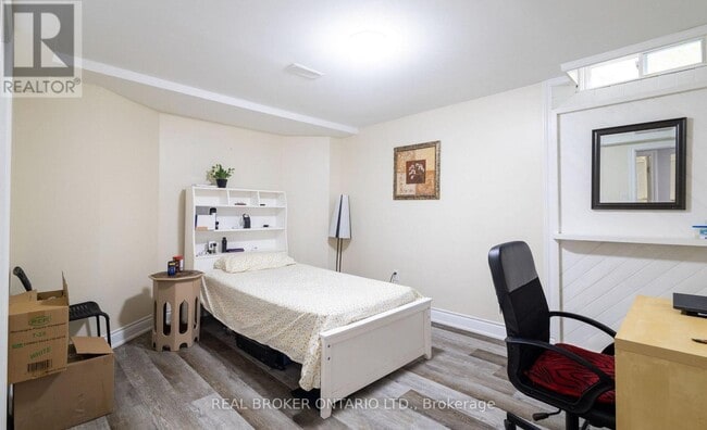 Photo - 3183 Valcourt Crescent