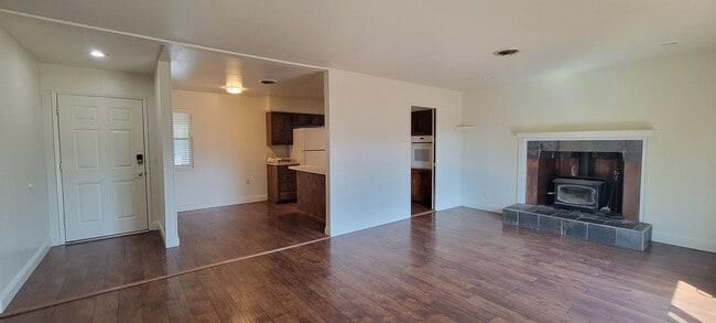 Photo - South Redding Cutie Near Westwood Village ...