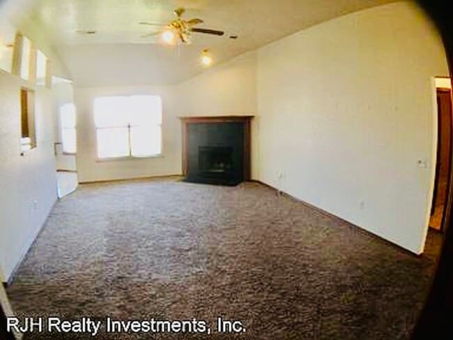 Photo - 621 Gyrfalcon Dr