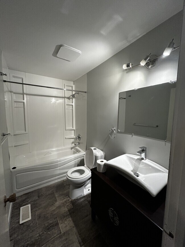 Photo - 1386 Lewis Dr